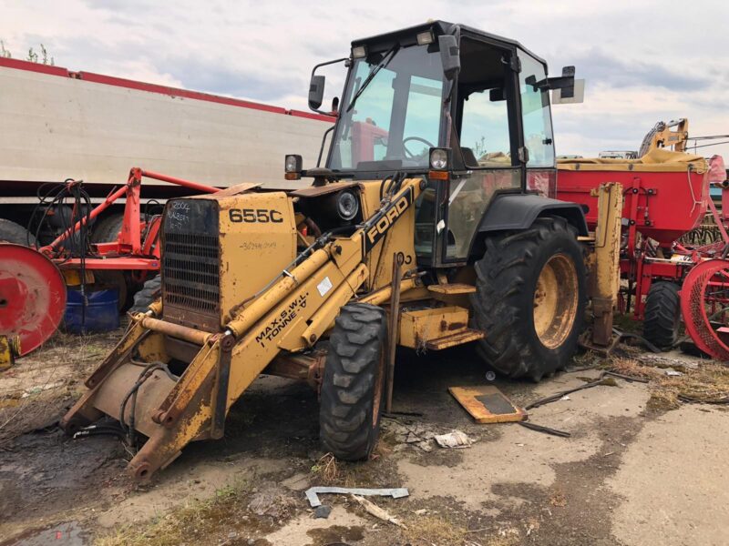 Dezmembrez pt piese buldoexcavator Ford-New Holland 655C