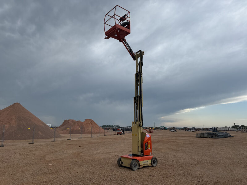 JLG Toucan 8E
