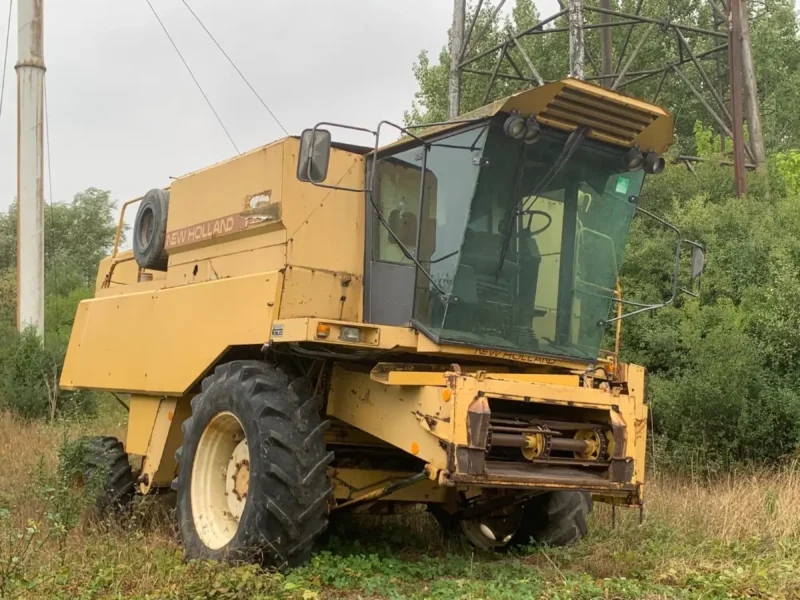 New Holland TX32
