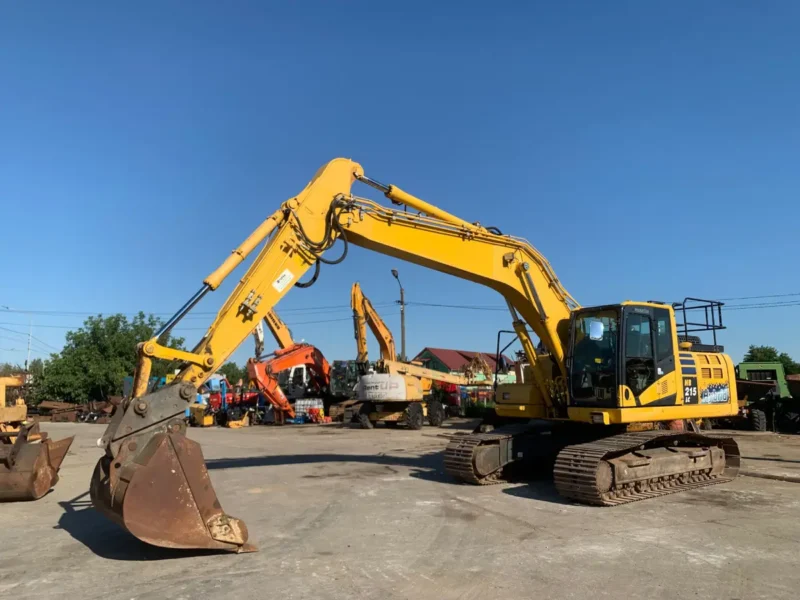 Komatsu HB215LC-3
